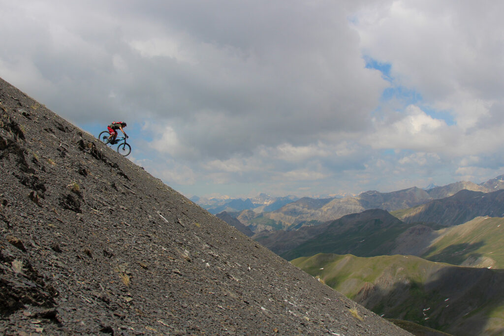Descente VTT freeride en montagne